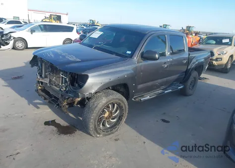 2015 Toyota Tacoma Prerunner V6 z USA, uszkodzony, nr VIN 5TFJU4GN7FX065848